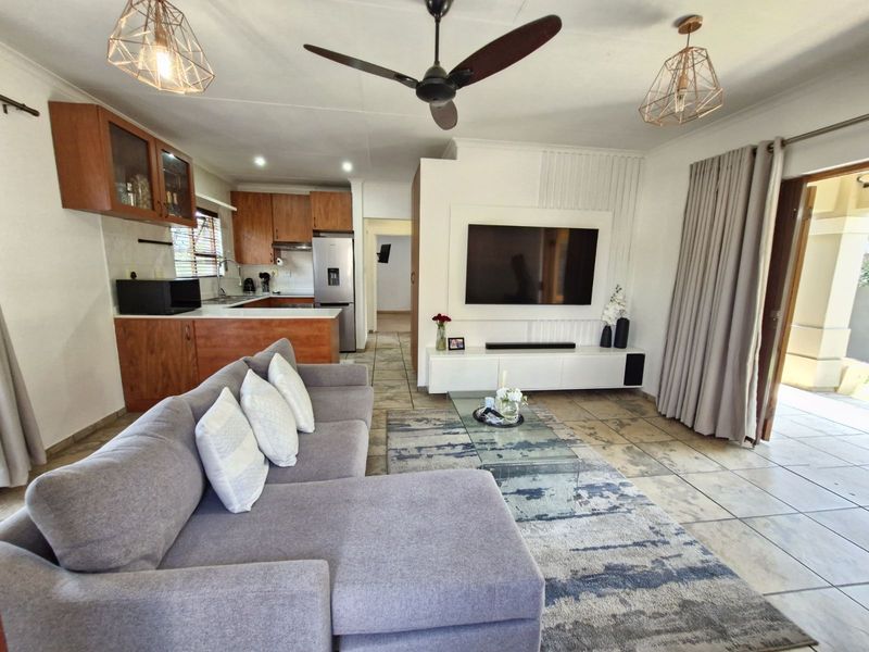Townhouse For Sale in Fourways - Photo 2