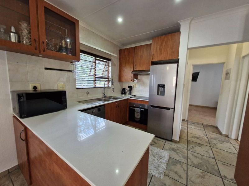 Townhouse For Sale in Fourways - Photo 4