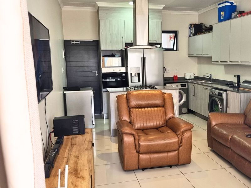 Apartment For Sale in Carlswald - Photo 2