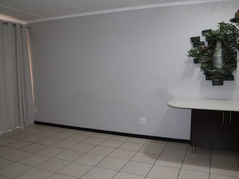 Apartment For Sale in Greenstone Gate - Photo 7