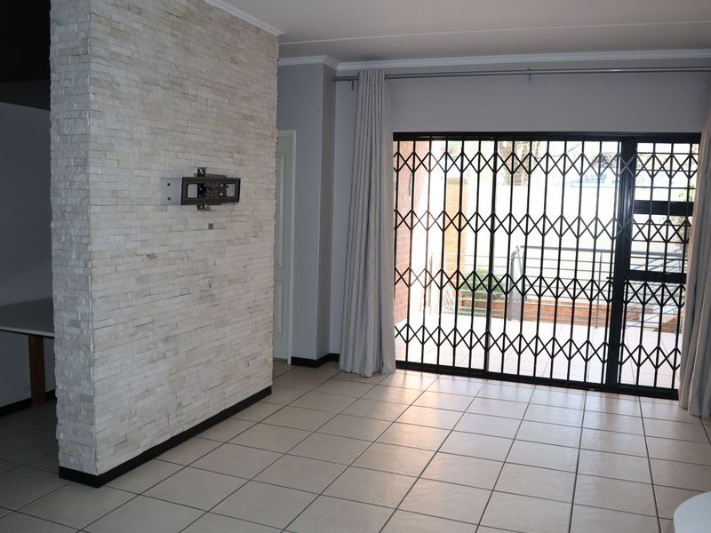 Apartment For Sale in Greenstone Gate - Photo 1