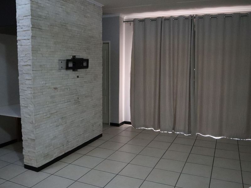 Apartment For Sale in Greenstone Gate - Photo 8