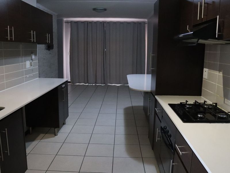 Apartment For Sale in Greenstone Gate - Photo 2