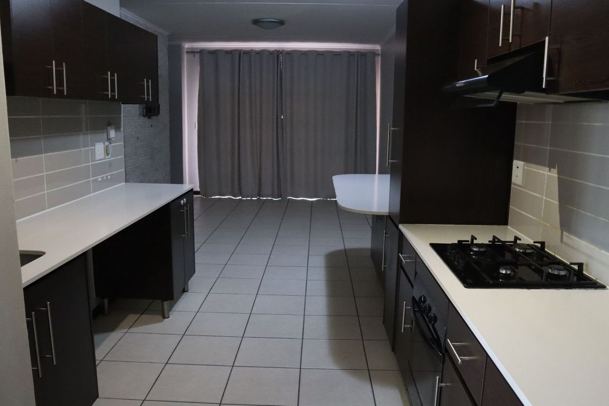 Apartment For Sale in Greenstone Gate - Photo 2