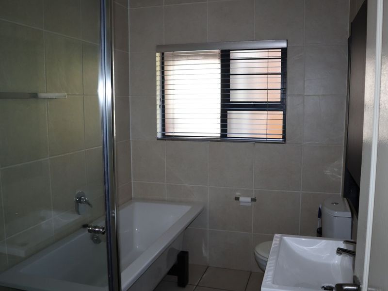 Apartment For Sale in Greenstone Gate - Photo 5