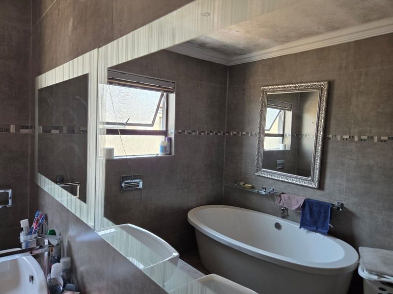 House For Sale in Bendor - Photo 10