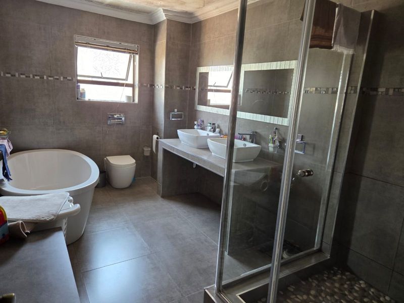 House For Sale in Bendor - Photo 9