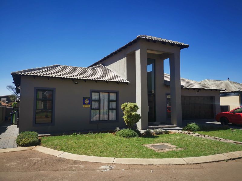 House For Sale in The Orchards - Photo 2