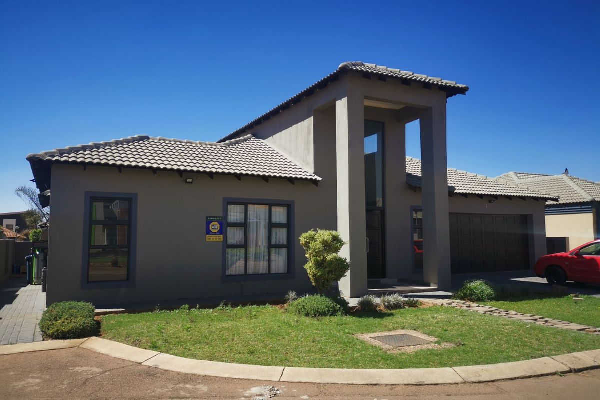 House For Sale in The Orchards - Photo 2