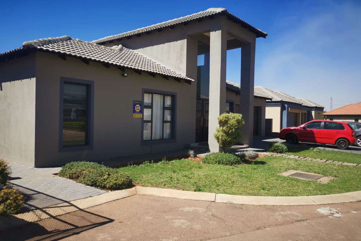 House For Sale in The Orchards - Photo 3