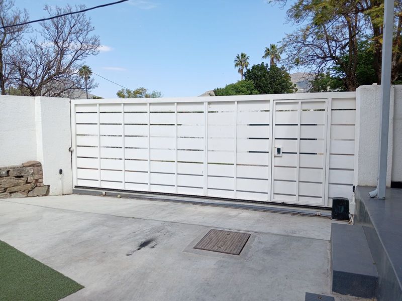 House For Sale in Graaff-Reinet Central - Photo 4