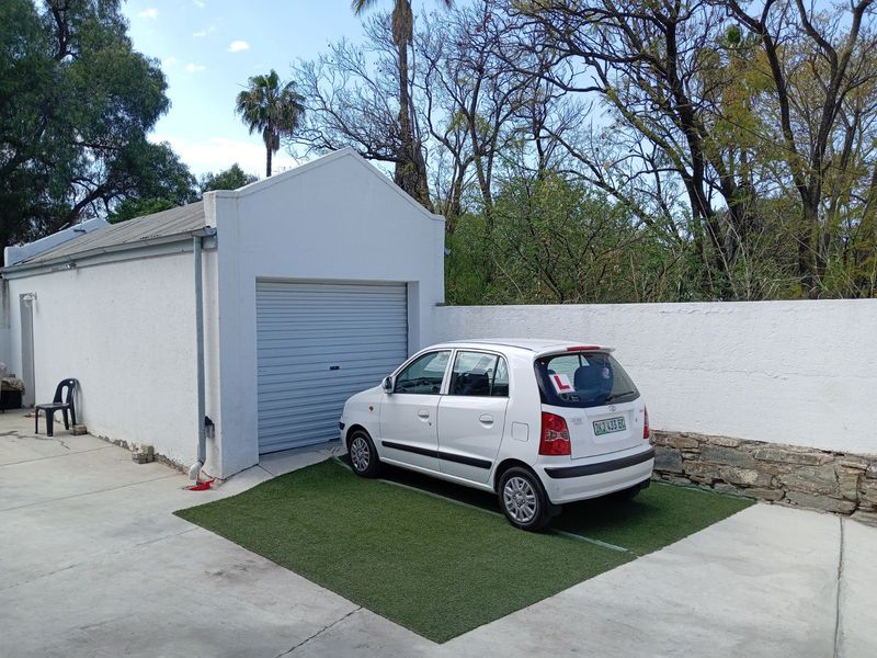 House For Sale in Graaff-Reinet Central - Photo 3