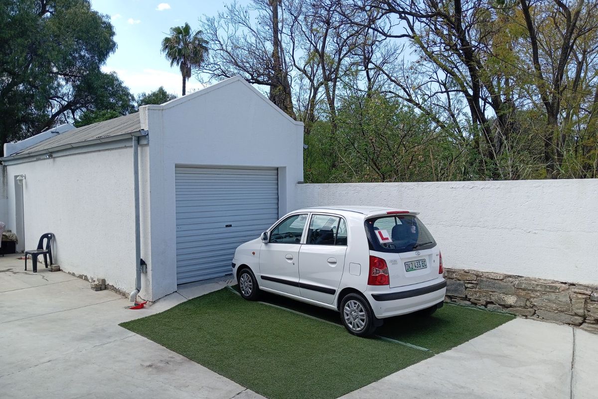 House For Sale in Graaff-Reinet Central - Photo 3