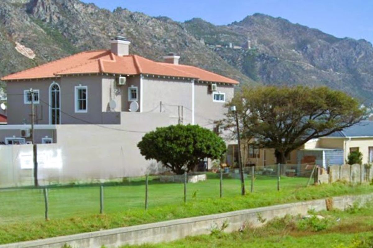 House For Sale in Gordons Bay Village - Photo 3