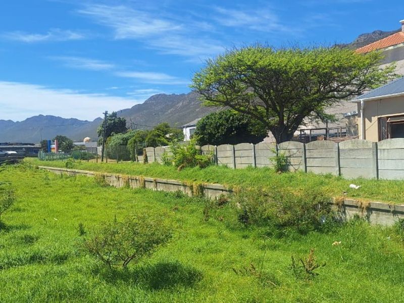 House For Sale in Gordons Bay Village - Photo 4
