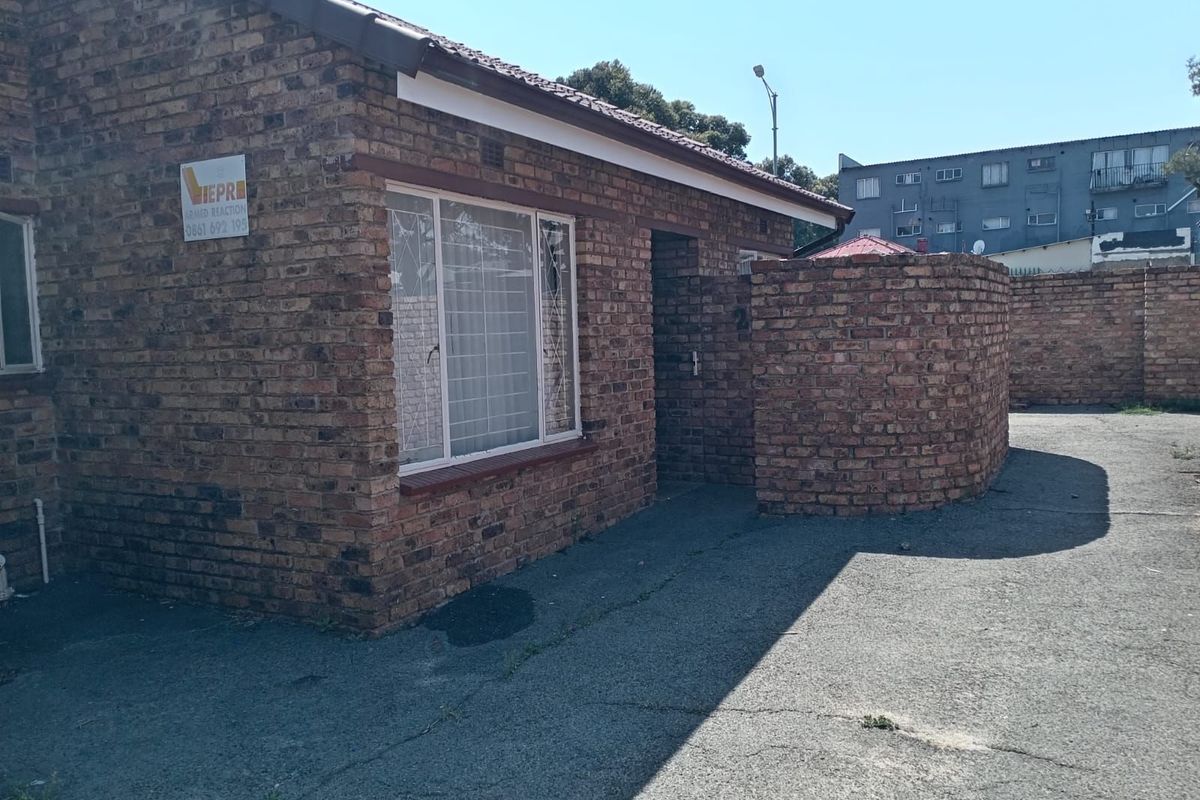 Townhouse For Sale in Krugersdorp Rural - Photo 2