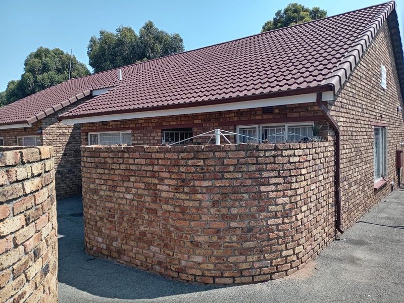 Townhouse For Sale in Krugersdorp Rural - Photo 3