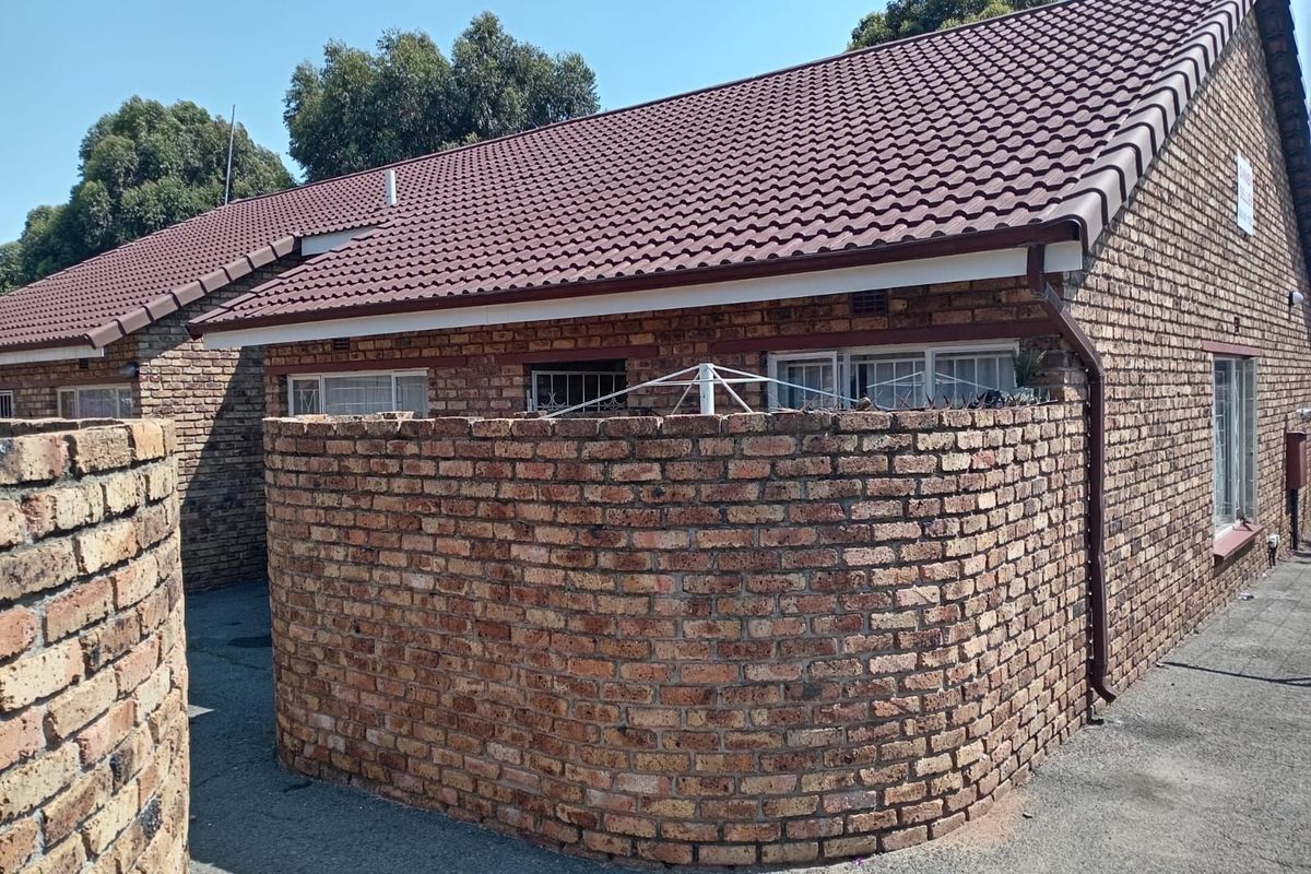 Townhouse For Sale in Krugersdorp Rural - Photo 3