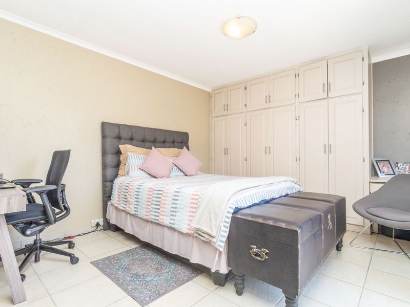 Townhouse For Sale in Fairland - Photo 9