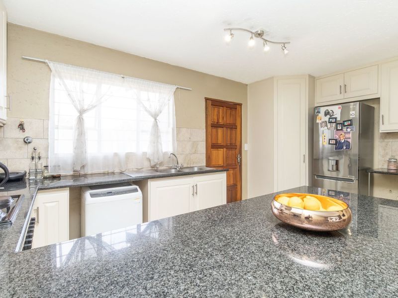 Townhouse For Sale in Fairland - Photo 3