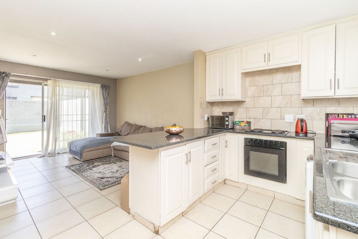 Townhouse For Sale in Fairland - Photo 2