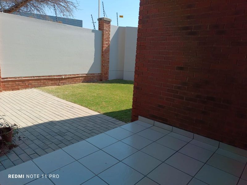 Apartment For Sale in Greenstone Gate - Photo 2
