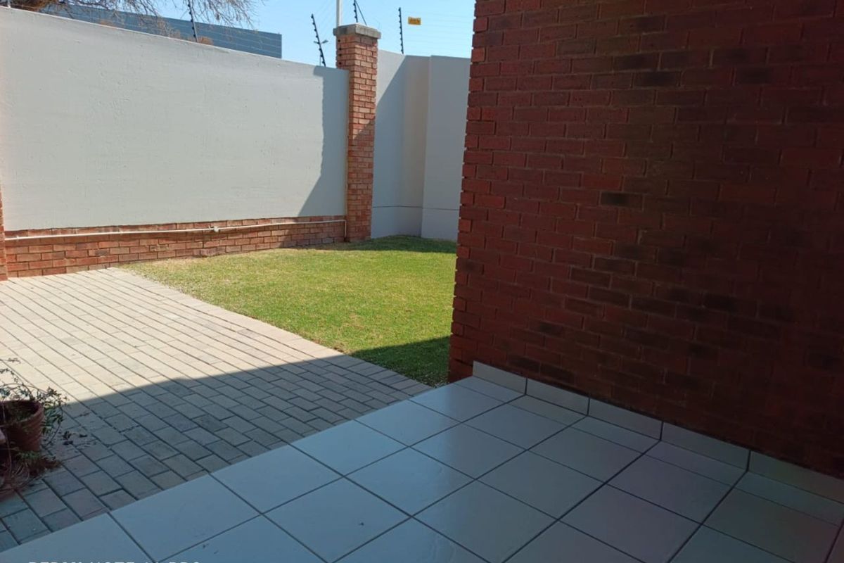 Apartment For Sale in Greenstone Gate - Photo 2