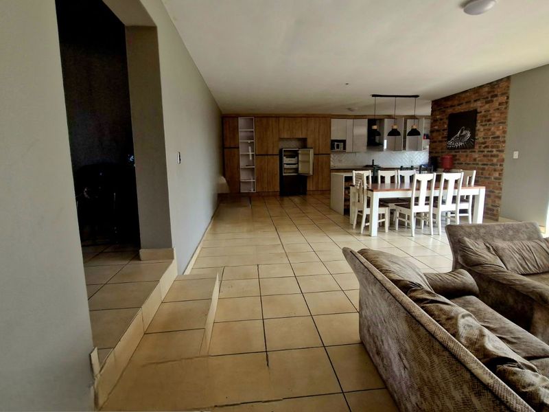 House For Sale in Naauwpoort - Photo 2