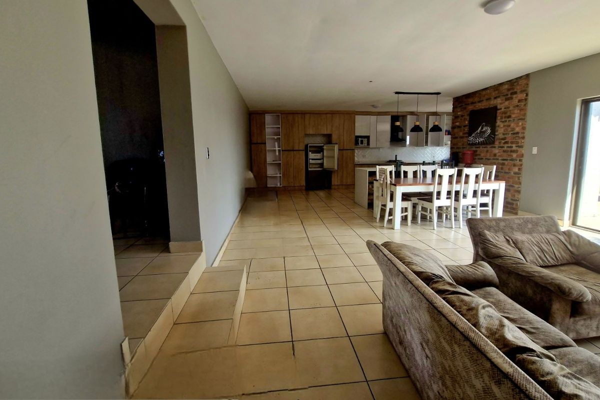 House For Sale in Naauwpoort - Photo 2