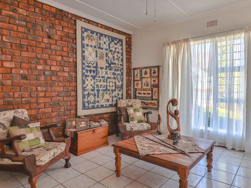 House For Sale in Montagu Central - Photo 2