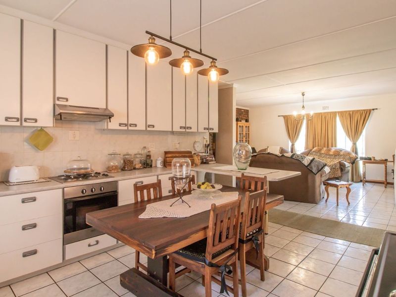 House For Sale in Montagu Central - Photo 6