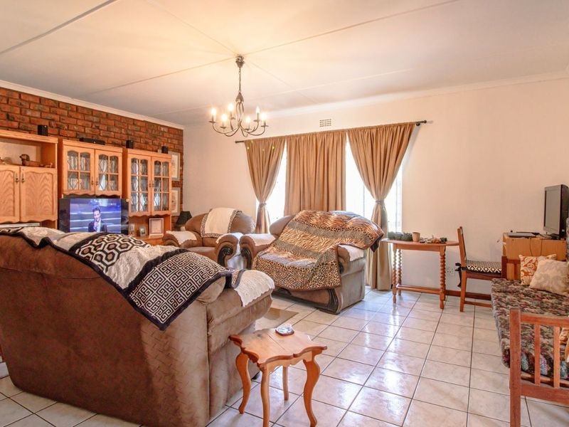 House For Sale in Montagu Central - Photo 9
