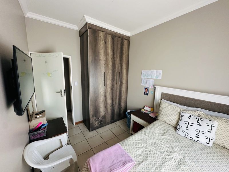 Townhouse For Sale in Terra Nova - Photo 4