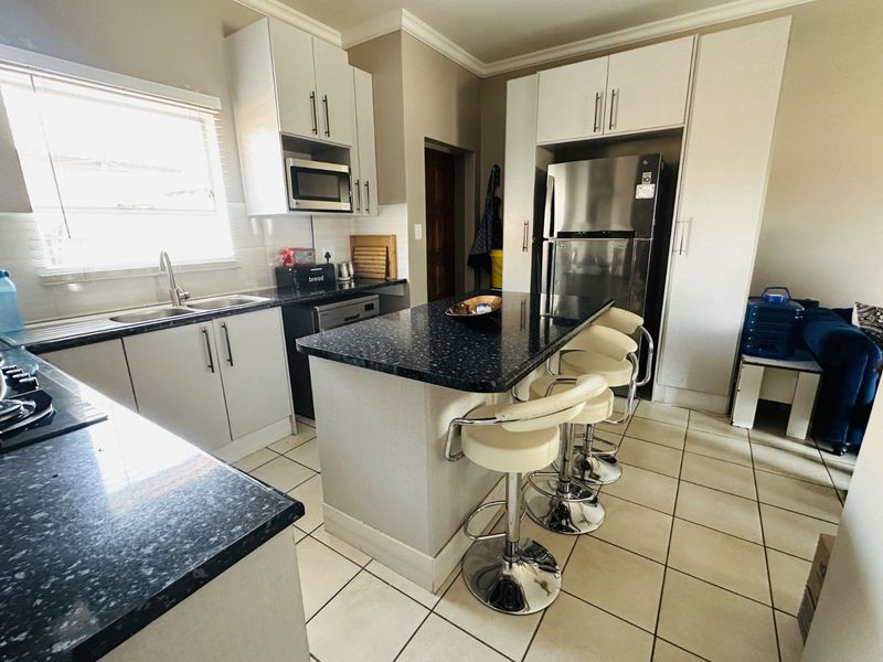 Townhouse For Sale in Terra Nova - Photo 2