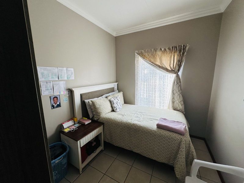 Townhouse For Sale in Terra Nova - Photo 5