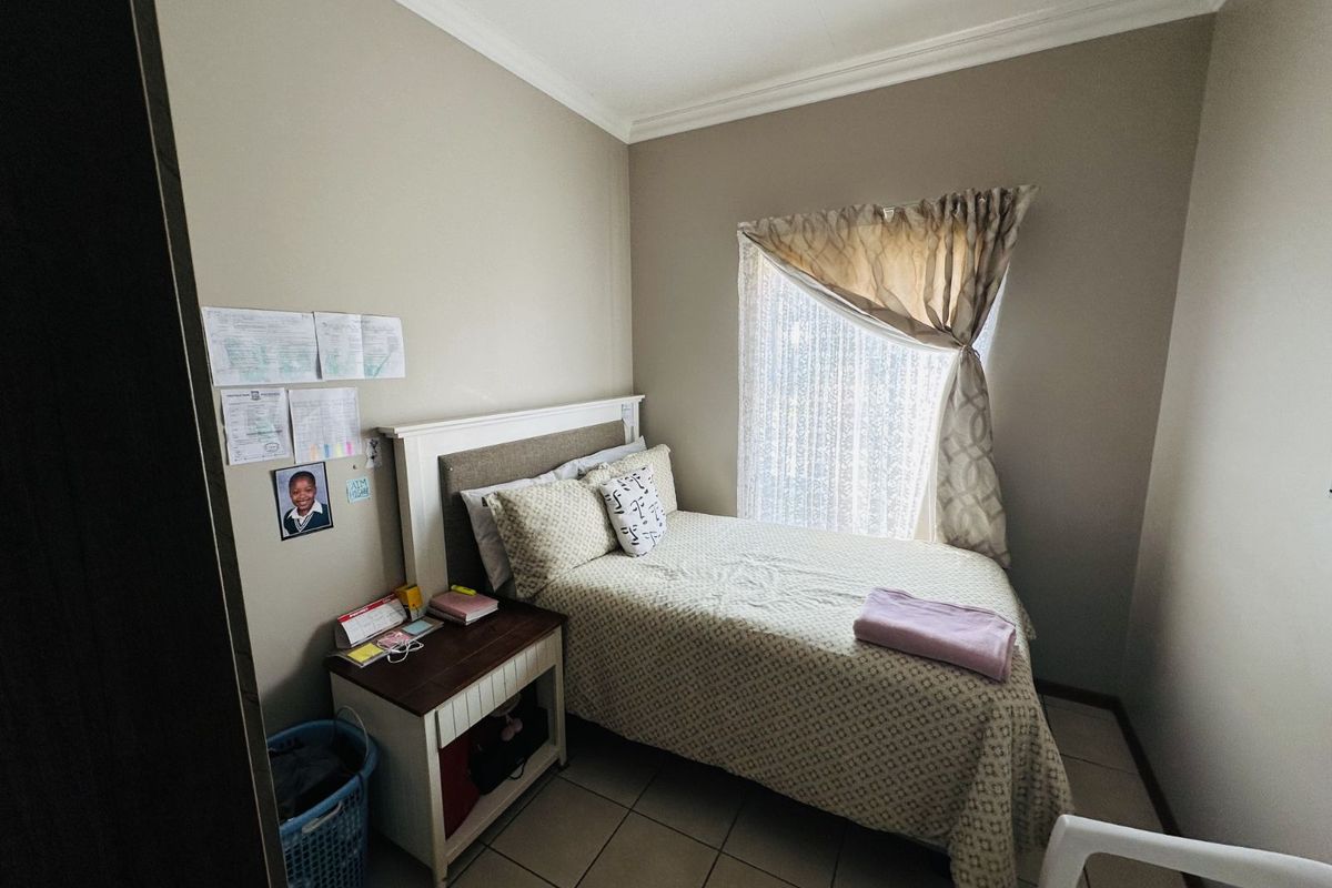 Townhouse For Sale in Terra Nova - Photo 5