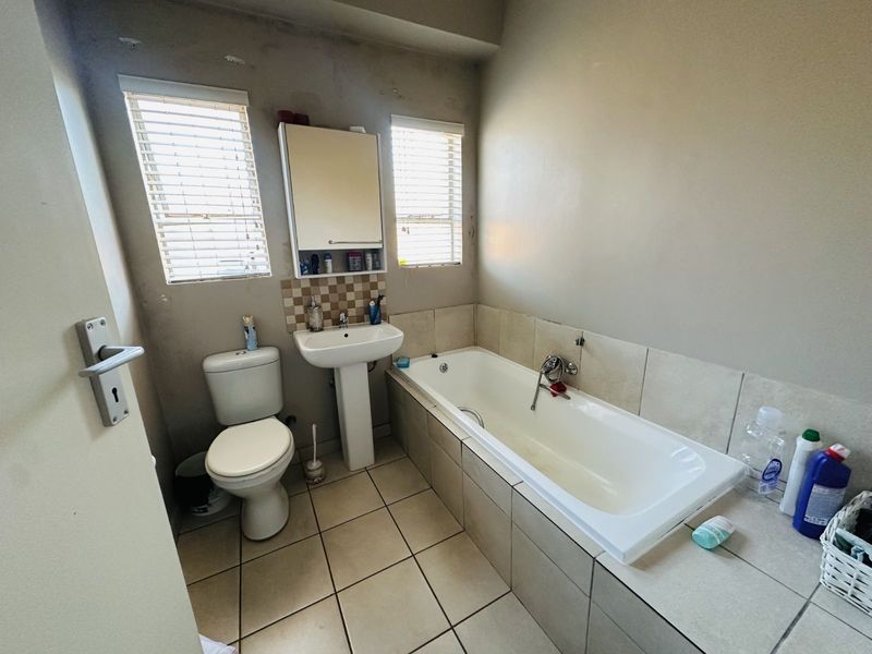 Townhouse For Sale in Terra Nova - Photo 3