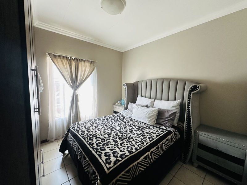 Townhouse For Sale in Terra Nova - Photo 7