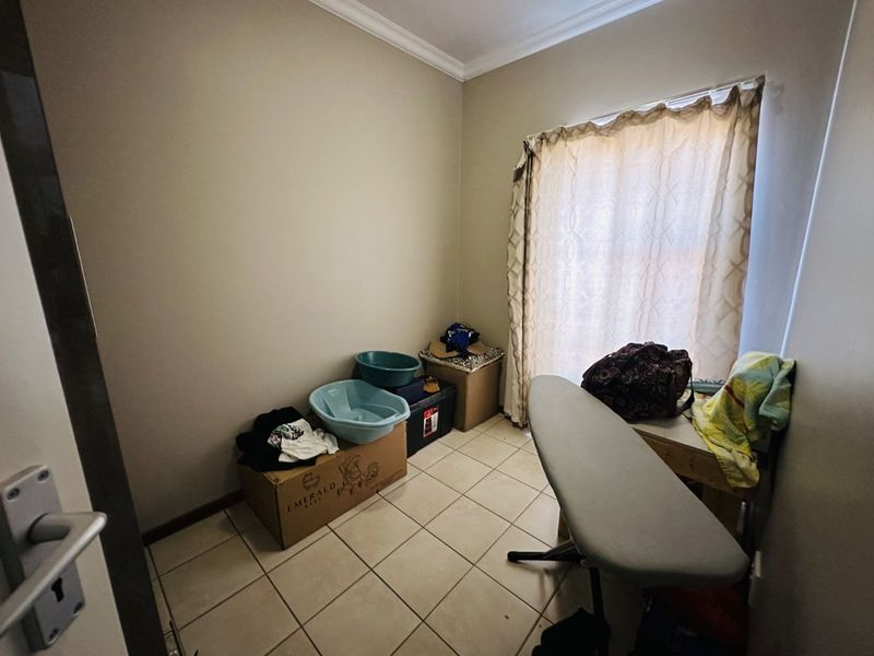 Townhouse For Sale in Terra Nova - Photo 8