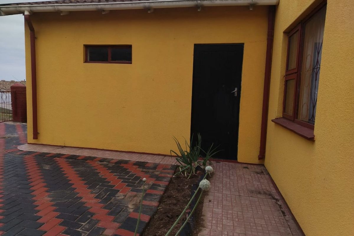 House For Sale in Kwamagxaki - Photo 3