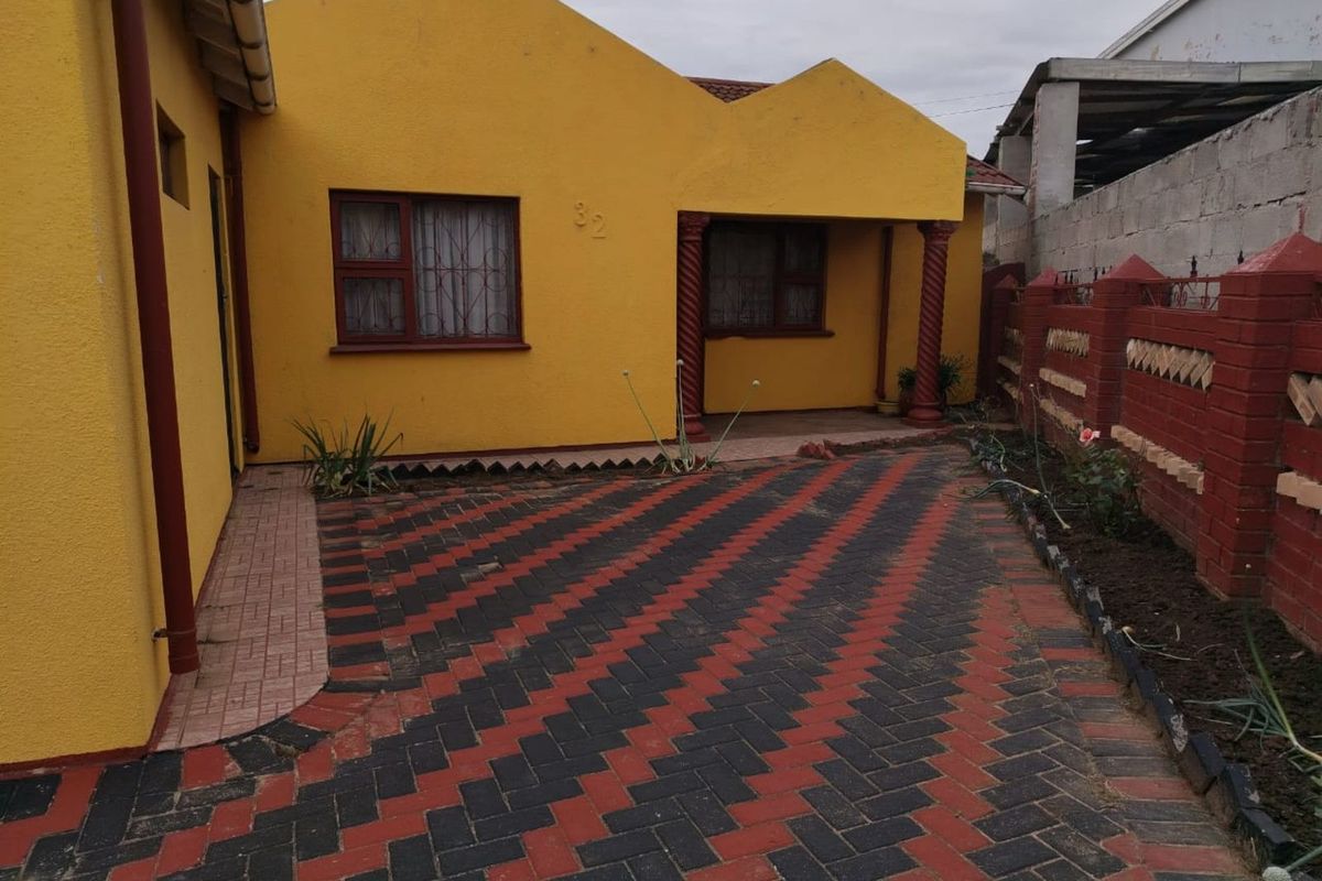 House For Sale in Kwamagxaki - Photo 2