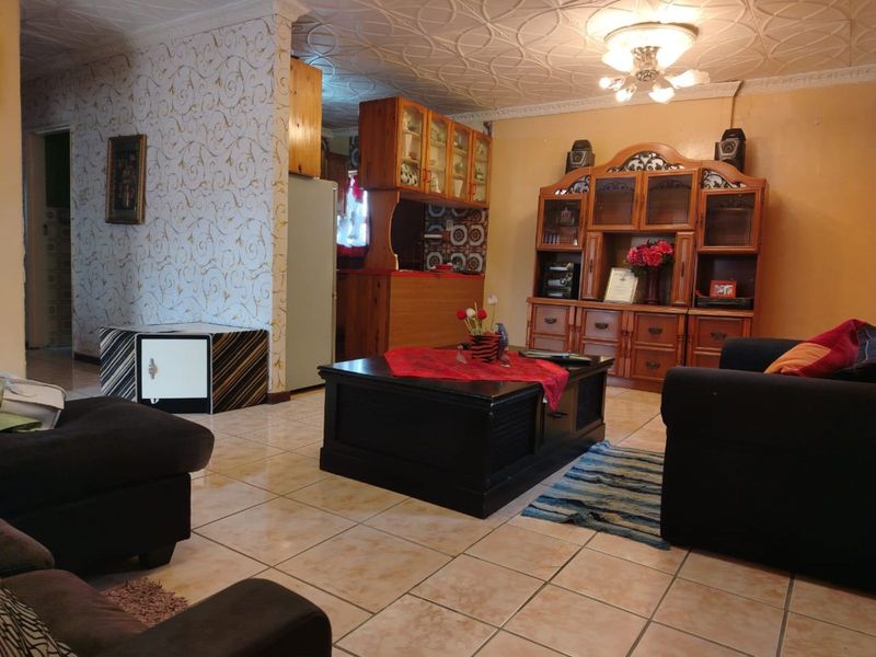 House For Sale in Kwamagxaki - Photo 4