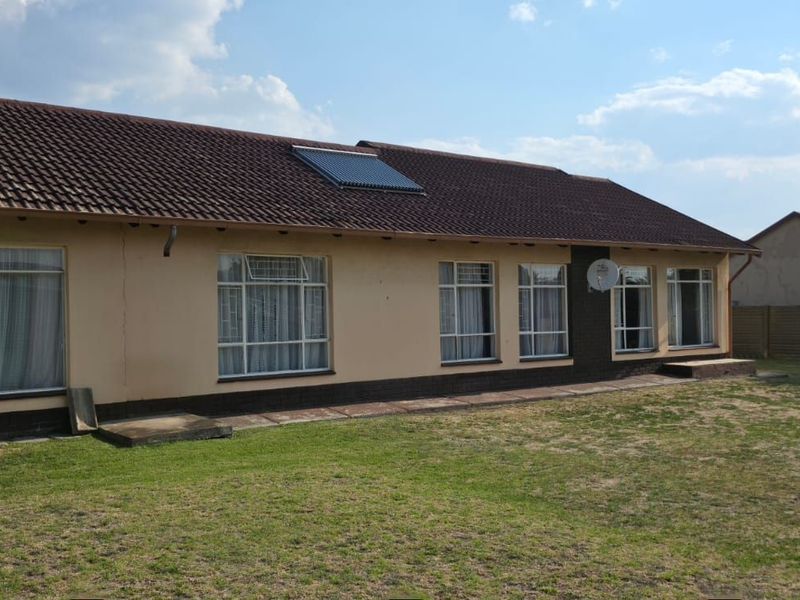 House For Sale in Secunda Central - Photo 3