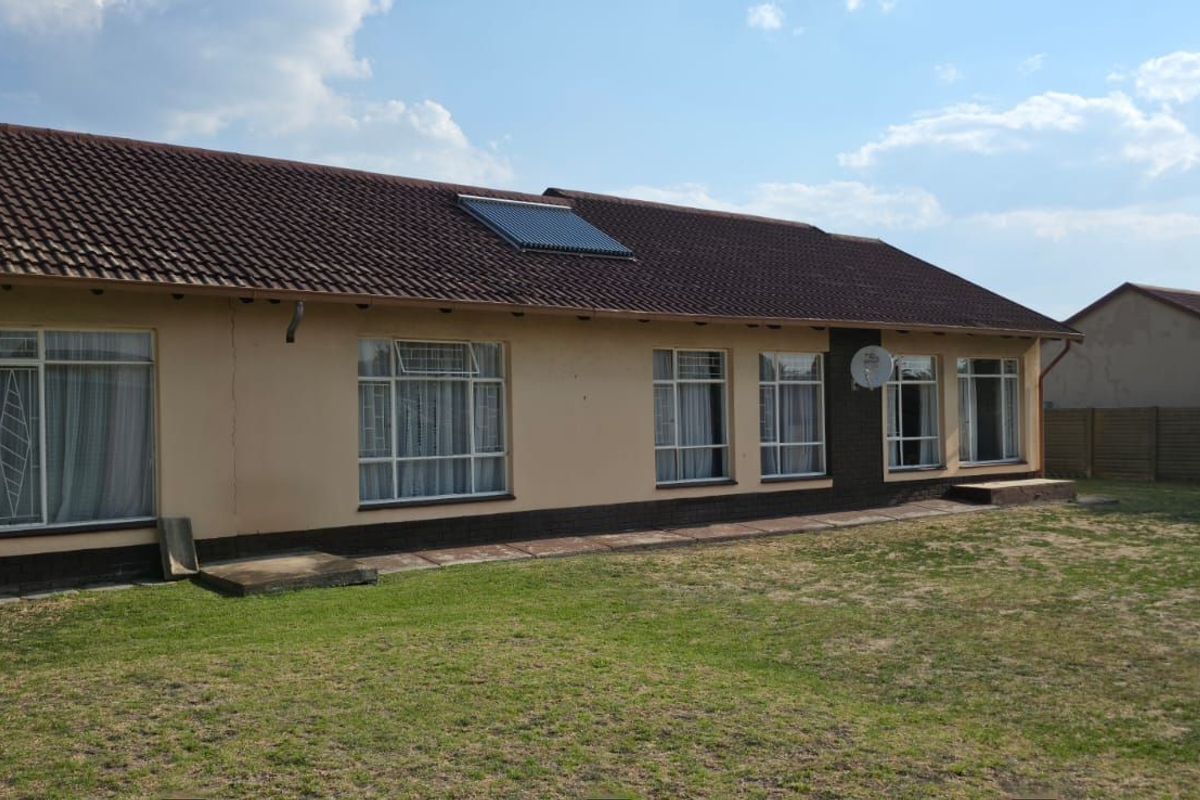 House For Sale in Secunda Central - Photo 3