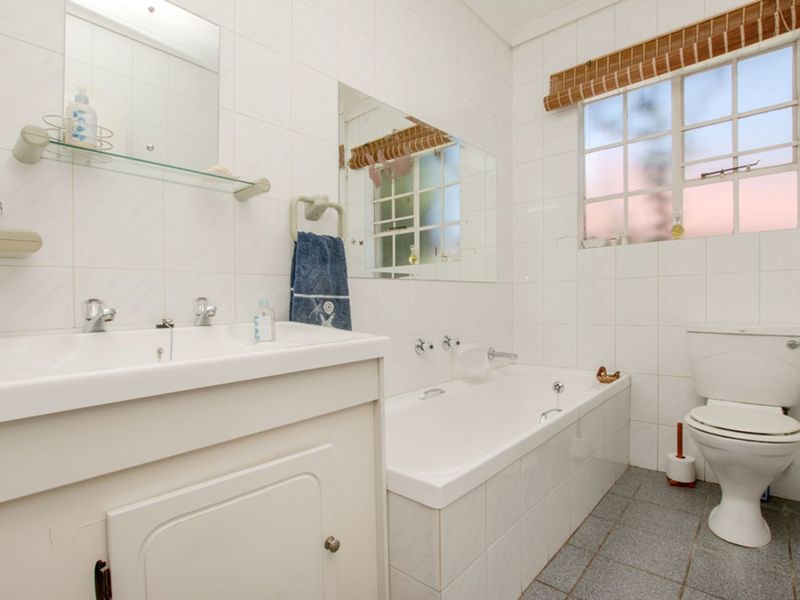 Townhouse For Sale in Sundowner - Photo 10