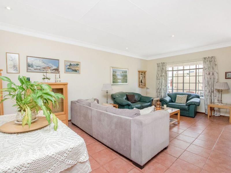 Townhouse For Sale in Sundowner - Photo 3