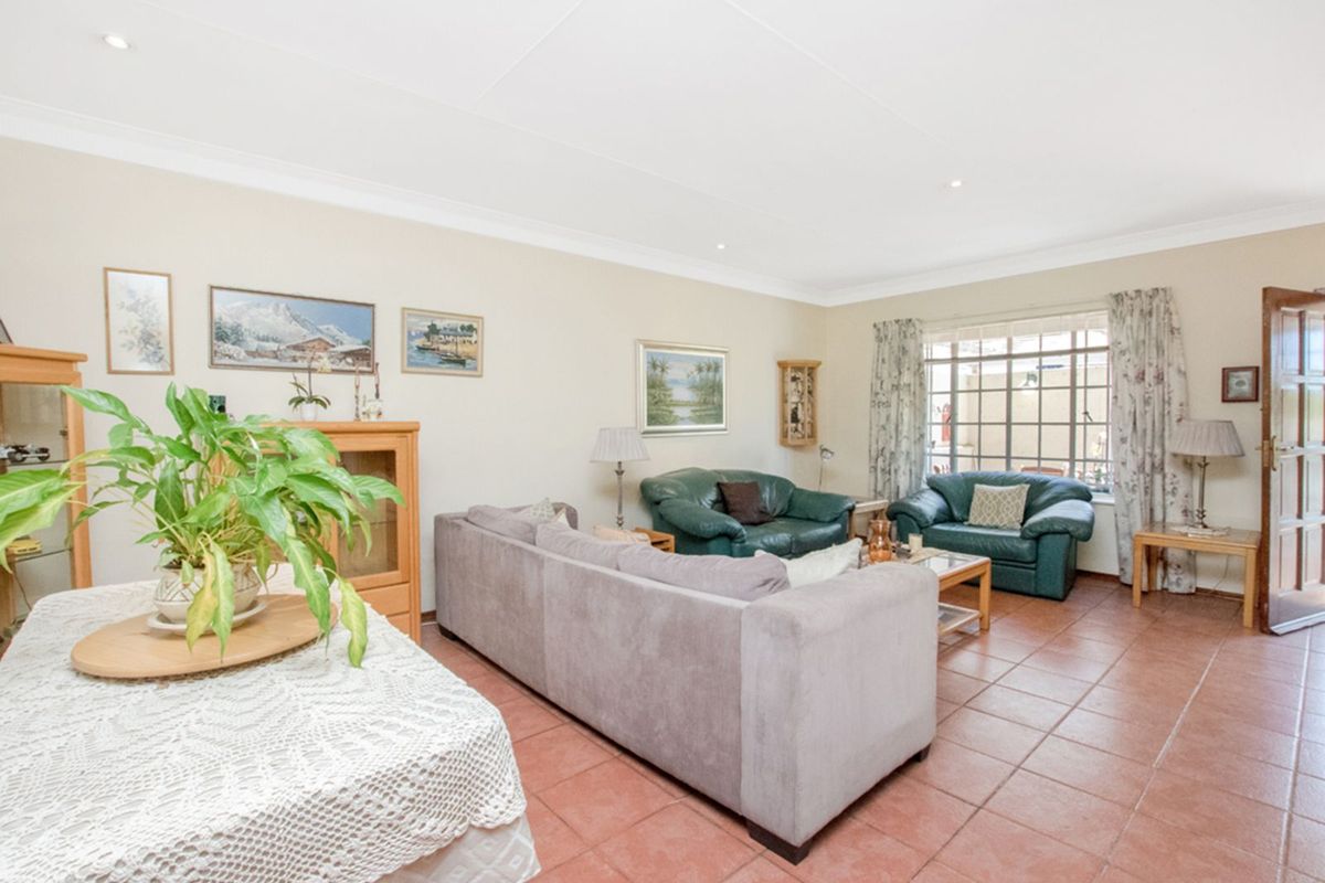 Townhouse For Sale in Sundowner - Photo 3