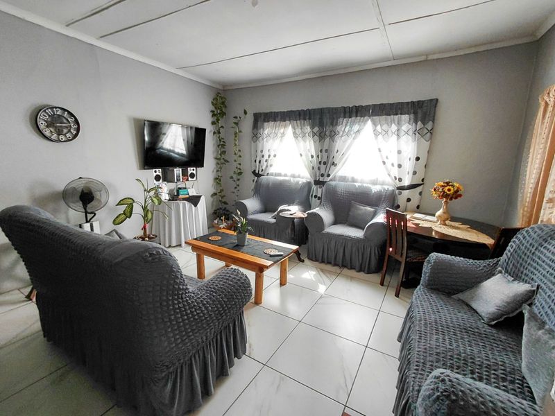 House For Sale in Oudtshoorn South - Photo 7