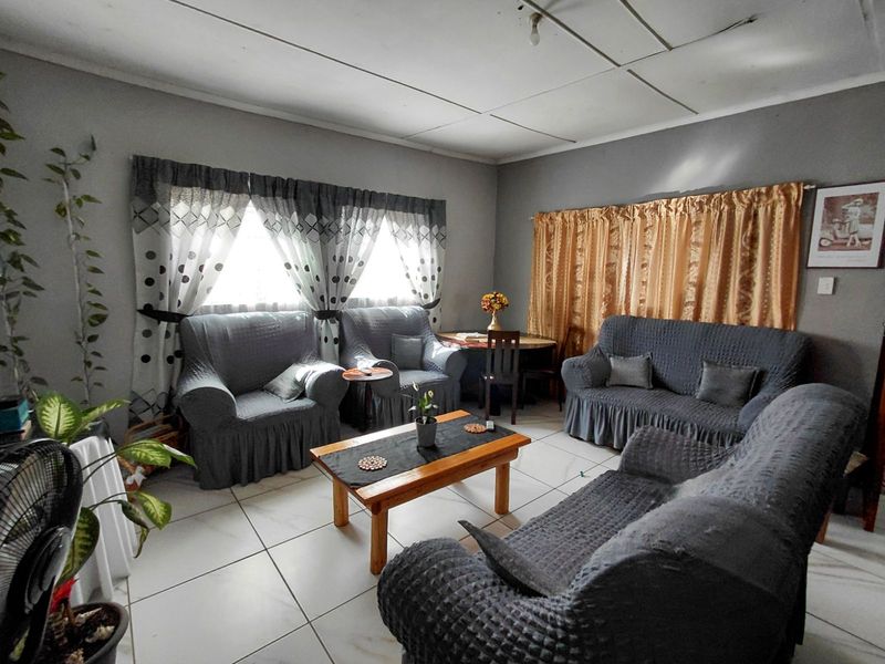 House For Sale in Oudtshoorn South - Photo 6