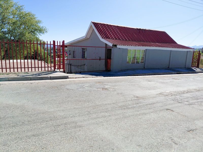 House For Sale in Oudtshoorn South - Photo 2